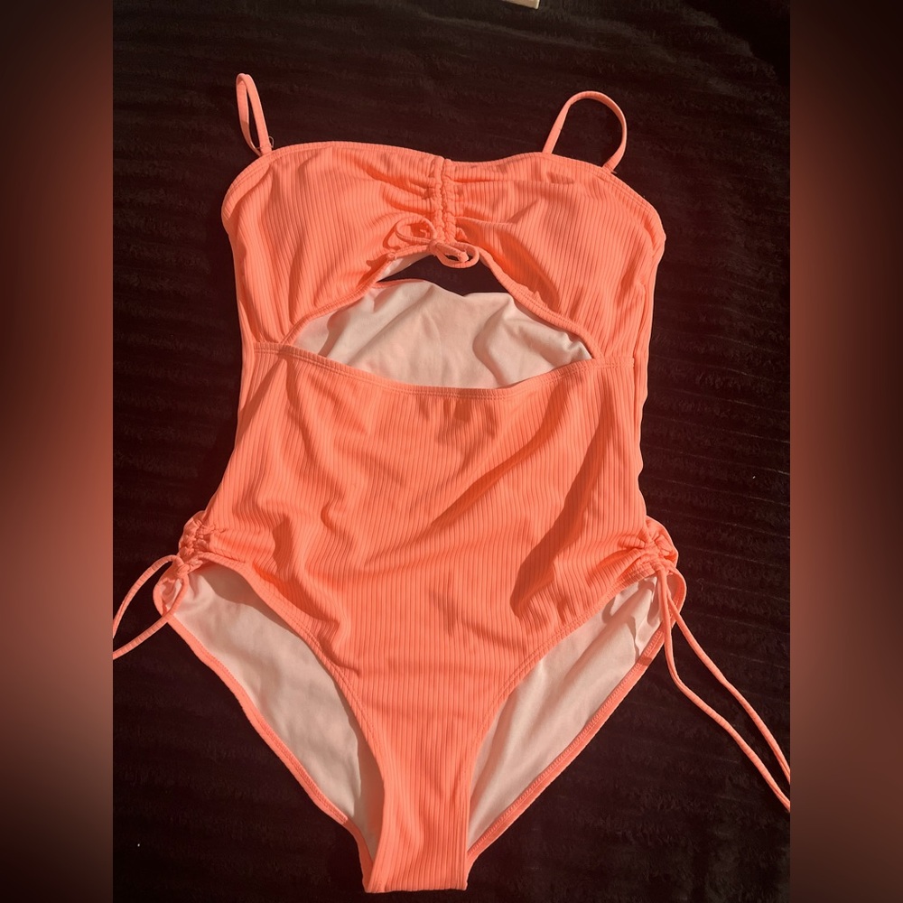 ~ NEW NEVER WORN ~ Decree One Piece Swim Suit ( Coral )